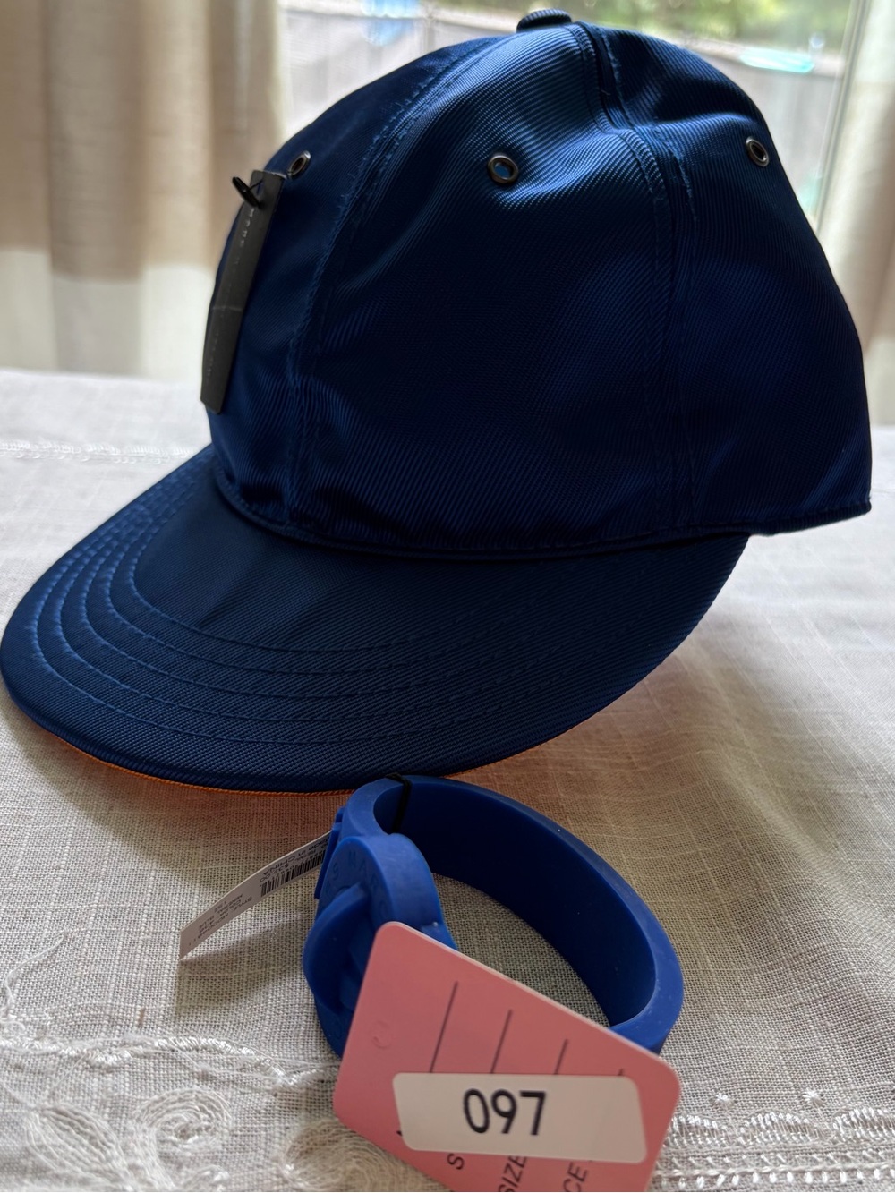 097, NWT Marc by Marc Jacobs Navy Blue Baseball Cap and Silicone Bracelet Set